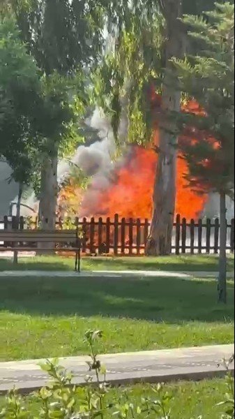 Antalya’da Otomobil Alev Topuna Döndü