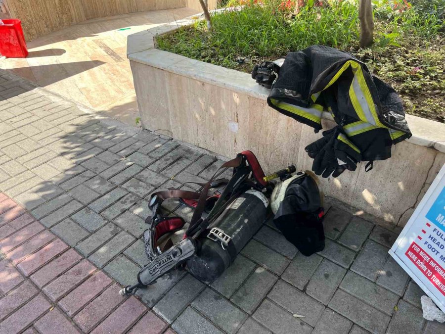 Alanya’da Otelin Kazan Dairesindeki Yangın Korkuttu