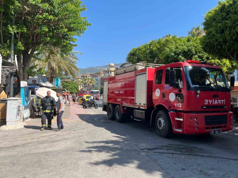 Alanya’da Otelin Kazan Dairesindeki Yangın Korkuttu