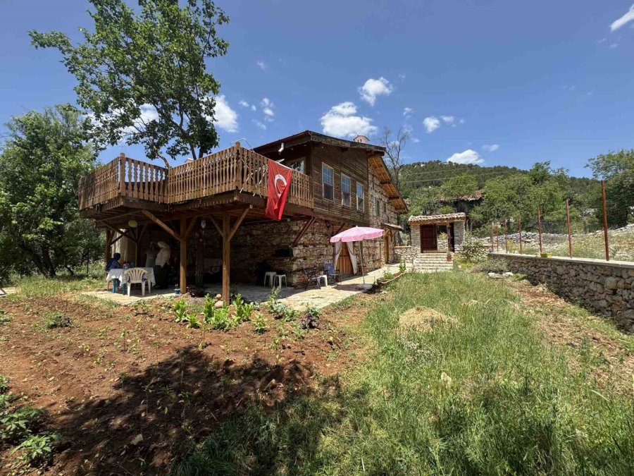 Atalarından Kalan Tarihi ’düğmeli Evi’ Restore Edip Turizme Kazandırdı