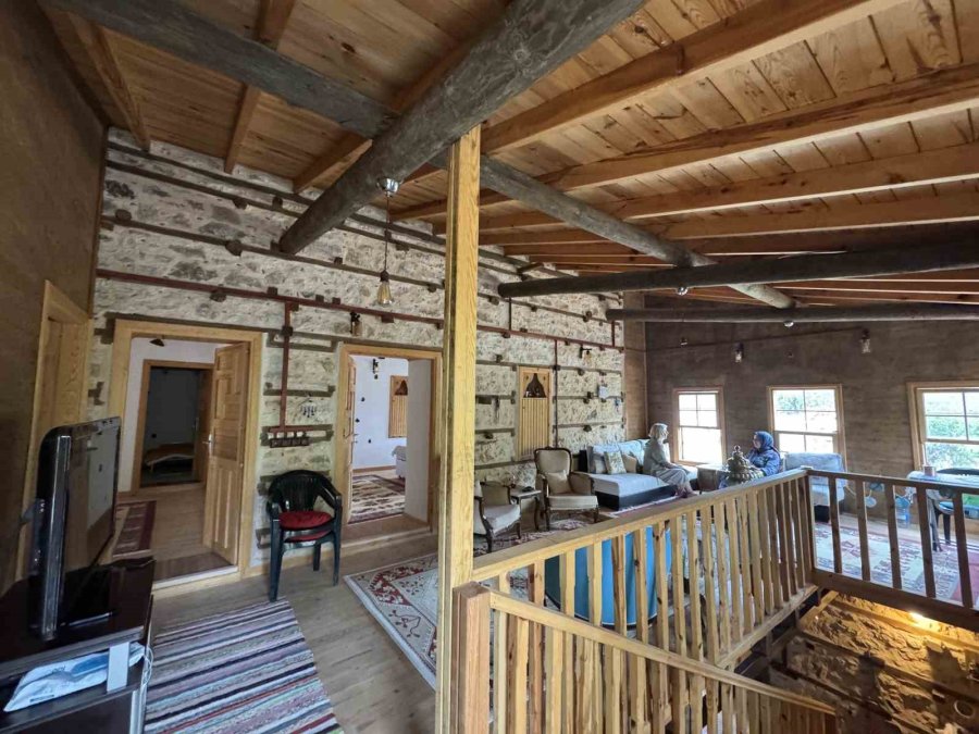 Atalarından Kalan Tarihi ’düğmeli Evi’ Restore Edip Turizme Kazandırdı