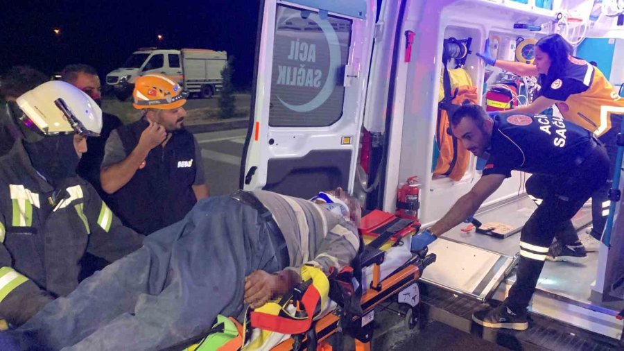 Karaman’da Minibüs Bahçeye Uçtu: 1 Yaralı