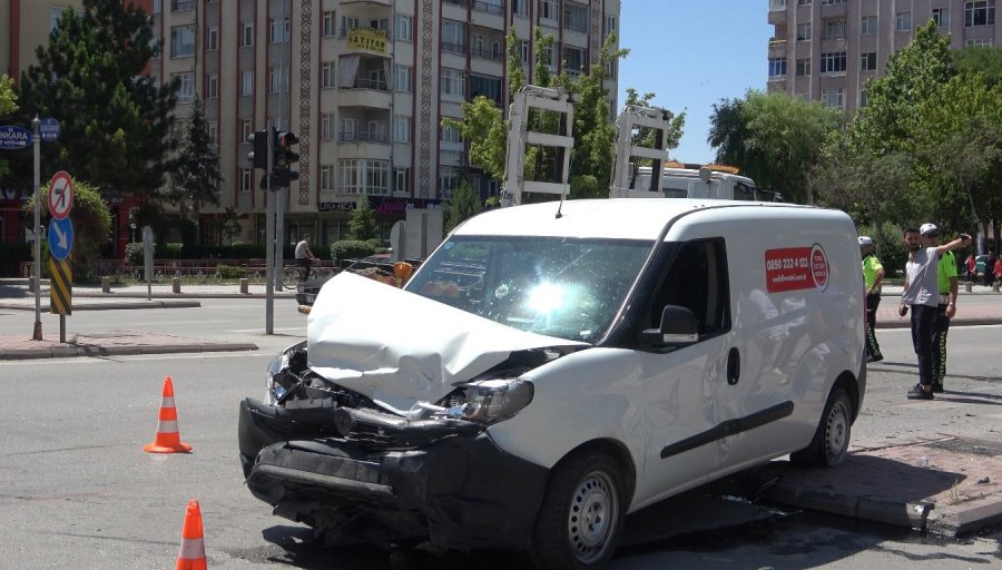 Konya’da Hatalı Dönüş Kazası: 3 Yaralı