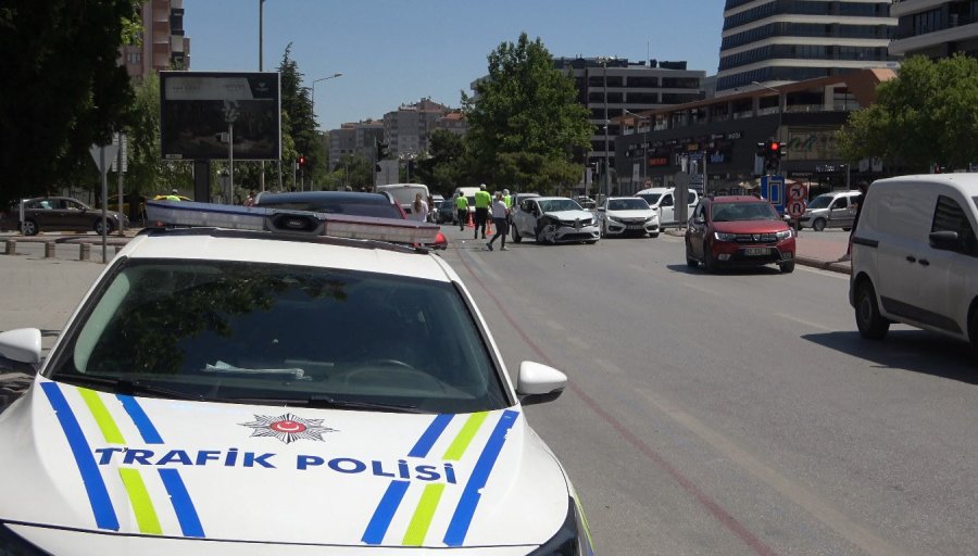 Konya’da Hatalı Dönüş Kazası: 3 Yaralı