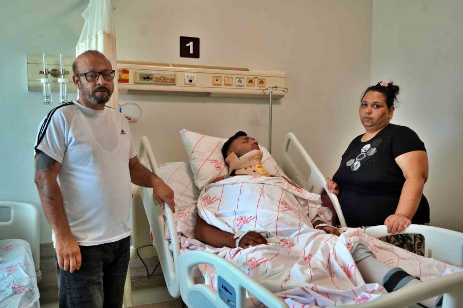 Yüksekten Havuza Atlayan Gencin Boynu Kırıldı, Aile ’ihmal’ Var Dedi