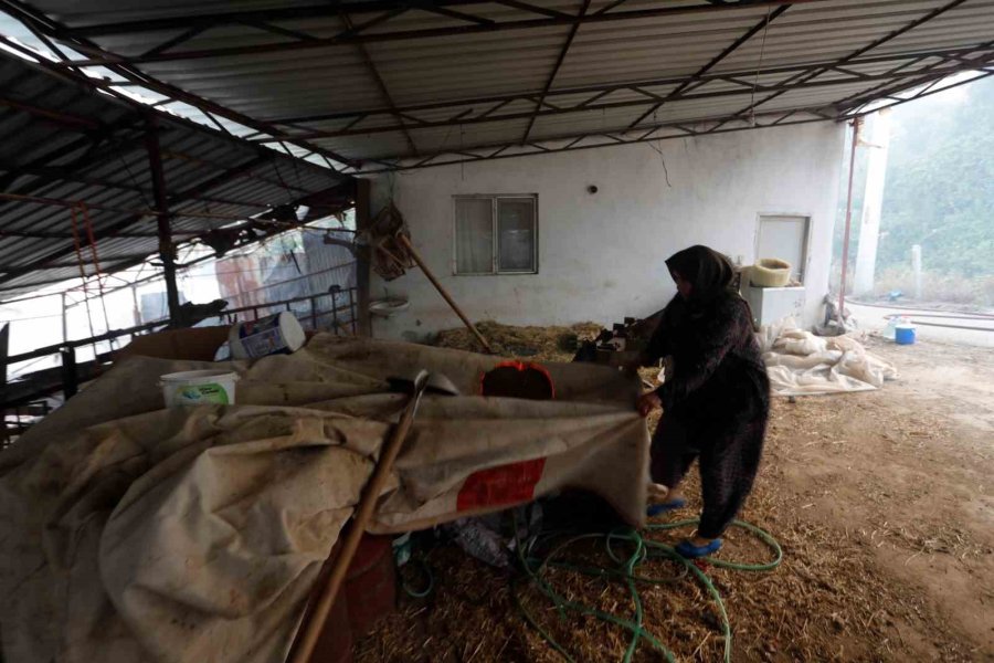 Antalya’da İki Noktada Çıkan Yangında Alevlerle Burun Buruna Geldiler