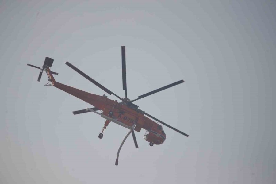 Antalya’da İki Noktada Çıkan Yangında Alevlerle Burun Buruna Geldiler