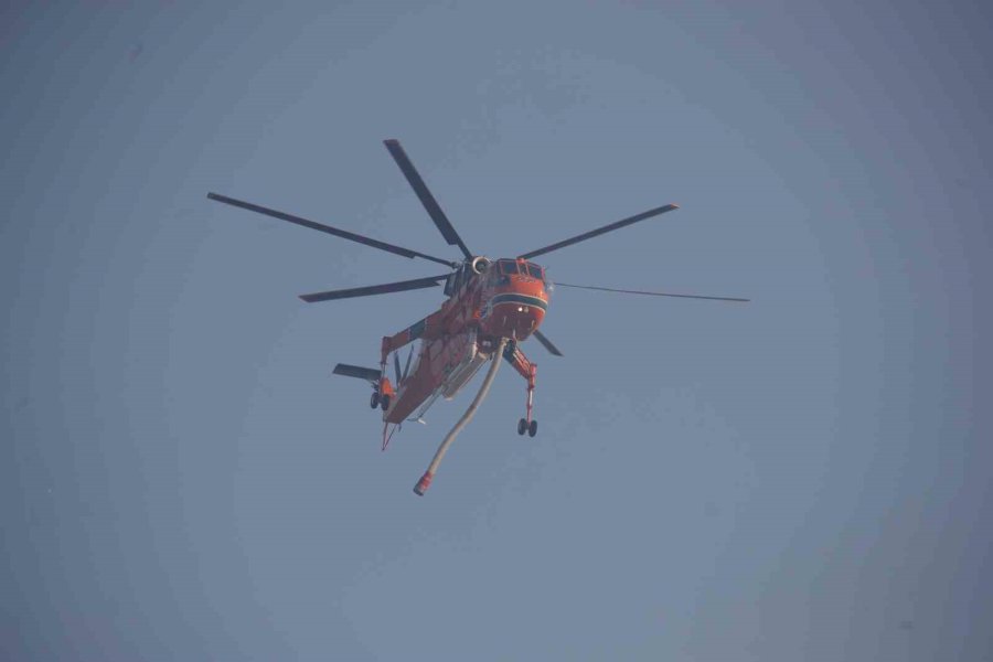 Antalya’da İki Noktada Çıkan Yangında Alevlerle Burun Buruna Geldiler