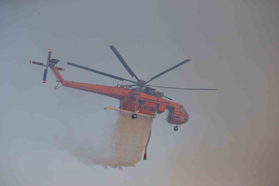 Antalya’da İki Noktada Çıkan Yangında Alevlerle Burun Buruna Geldiler