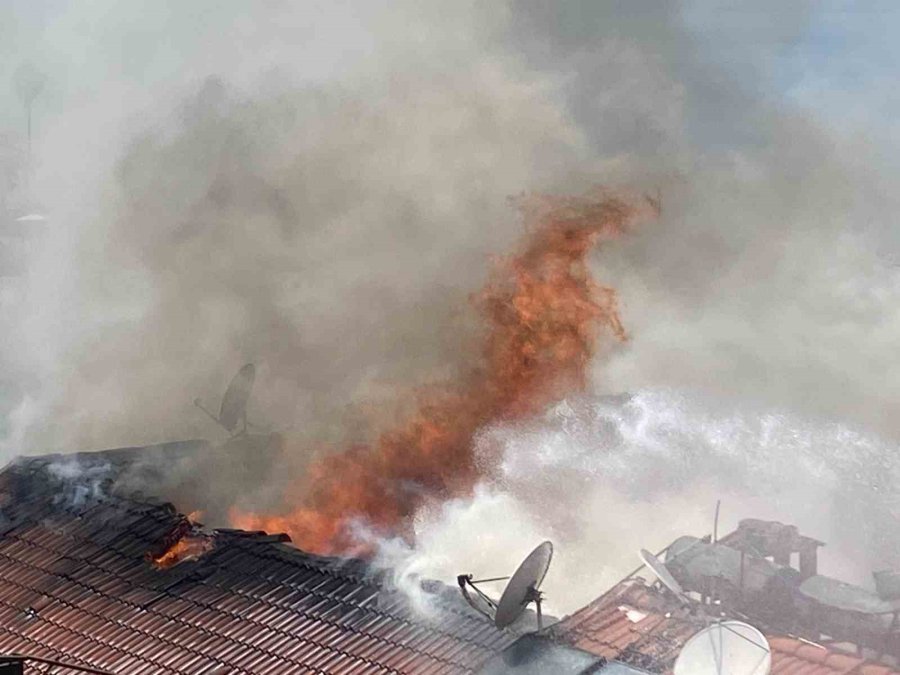 Antalya Kaleiçi’ndeki Yangın