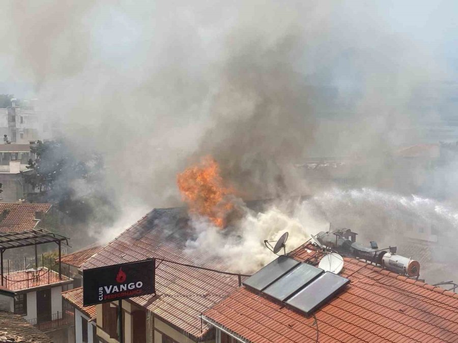 Antalya Kaleiçi’ndeki Yangın 2 Saatte Kontrol Altına Alındı