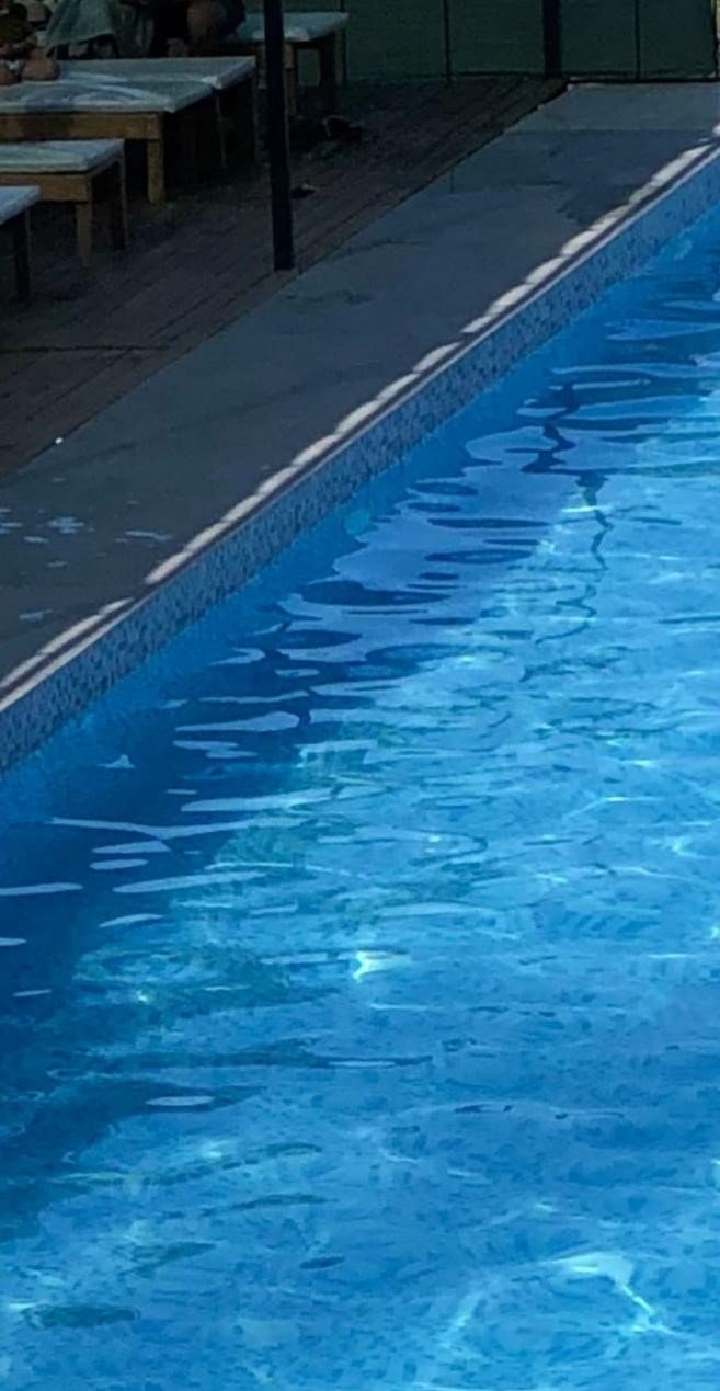 Yüksekten Havuza Atlayan Gencin Boynu Kırıldı, Aile ’ihmal’ Var Dedi