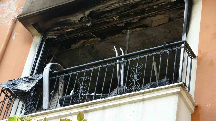 İsviçre’den Tatil İçin Geldikleri Evleri 1 Saat Sonra Küle Döndü