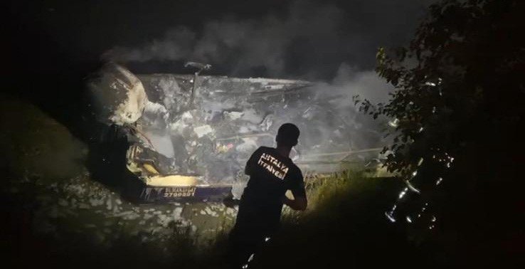 Manavgat Irmağı’nda Fiber Balıkçı Teknesi Alev Alev Yandı