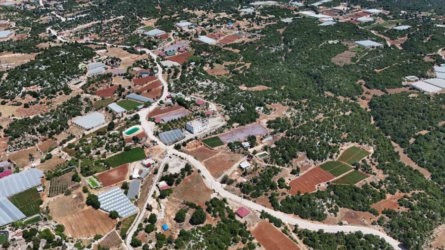 Erdemli Kırsalındaki Yollar Yenileniyor