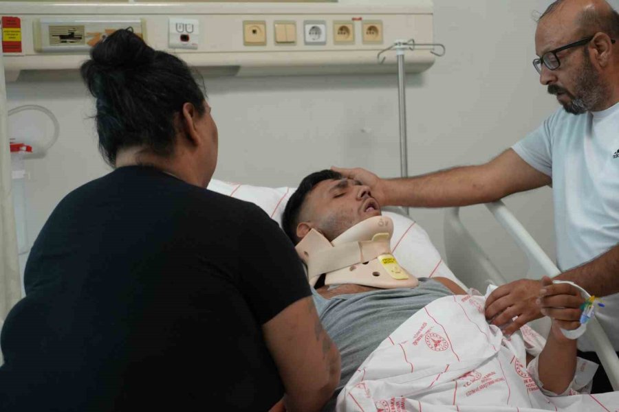 Yüksekten Havuza Atlayan Gencin Boynu Kırıldı, Aile ’ihmal’ Var Dedi