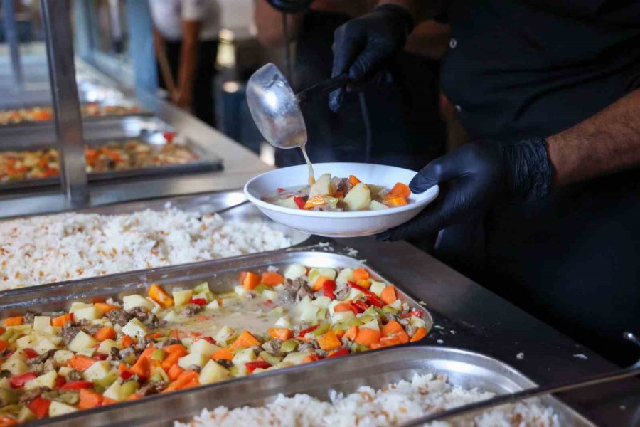 Antalya Büyükşehir Belediyesi Kent Lokantası Hizmete Girdi