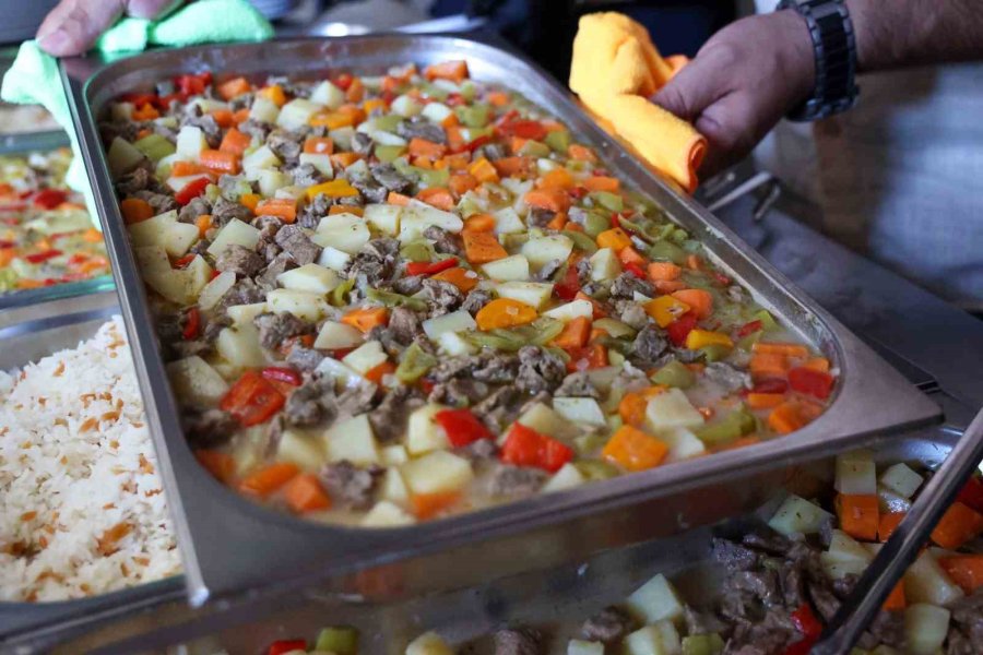 Antalya Büyükşehir Belediyesi Kent Lokantası Hizmete Girdi