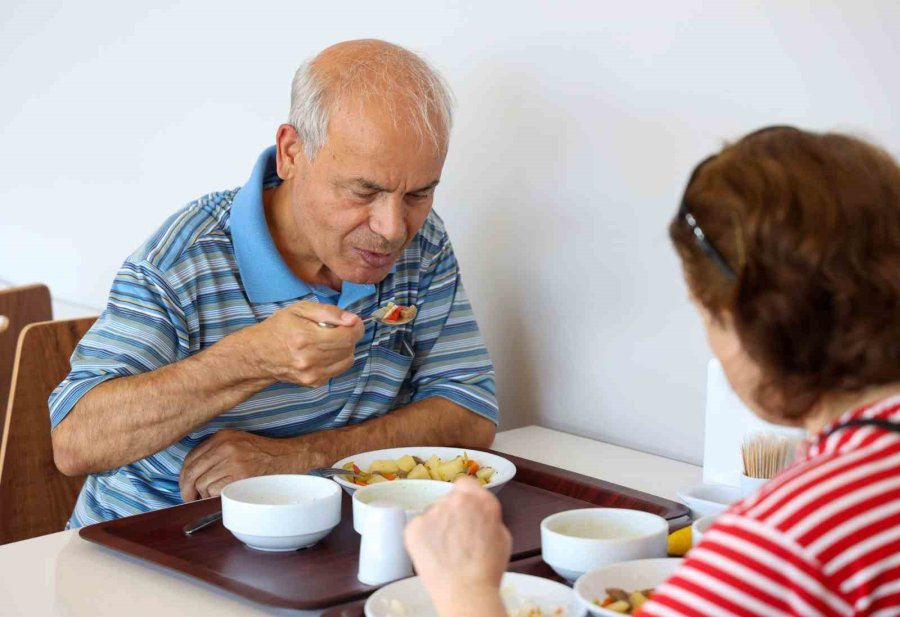 Antalya Büyükşehir Belediyesi Kent Lokantası Hizmete Girdi