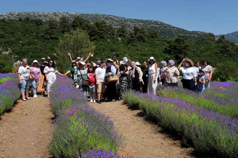 Özel Gereksinimli Çocuklar, Kilim Tarlalarını Gezdi