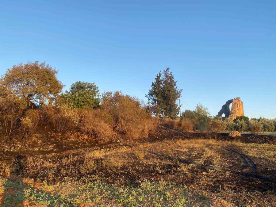 Tarihi Aspendos Su Kemerleri Yakınında Çıkan Yangın Korkuttu
