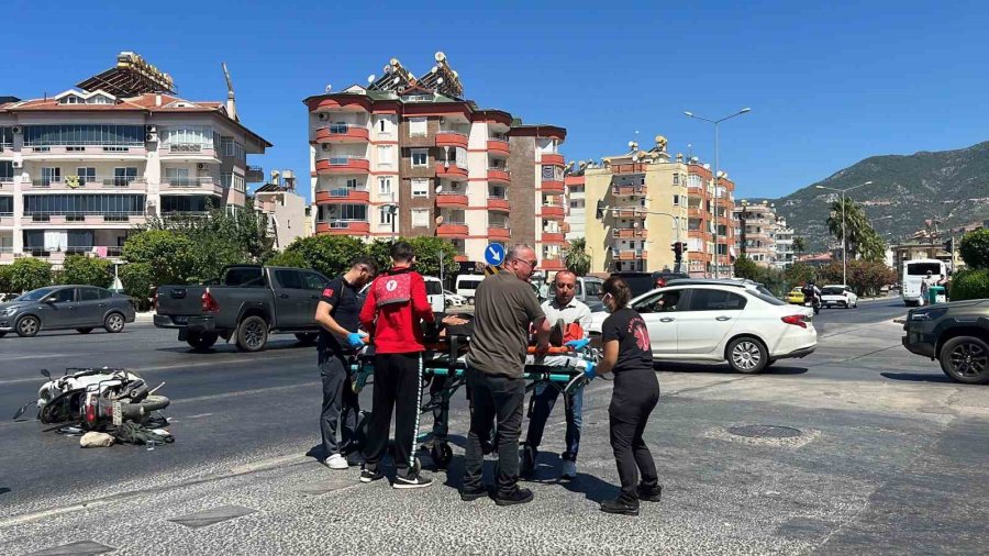 Alanya’da Motosiklet İle Otomobil Çarpıştı: 1 Yaralı