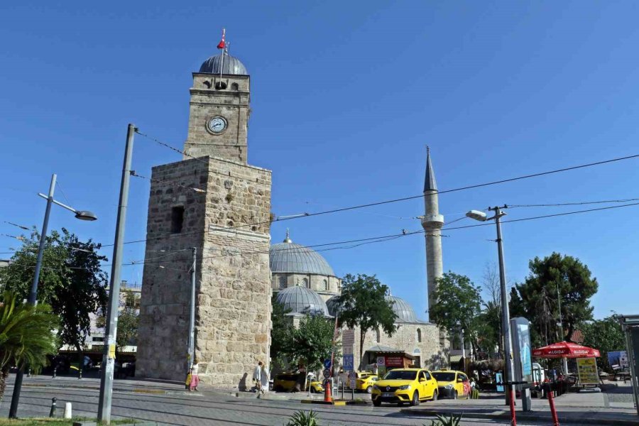 Nüfusu Gündüz 82, Gece 10 Bin