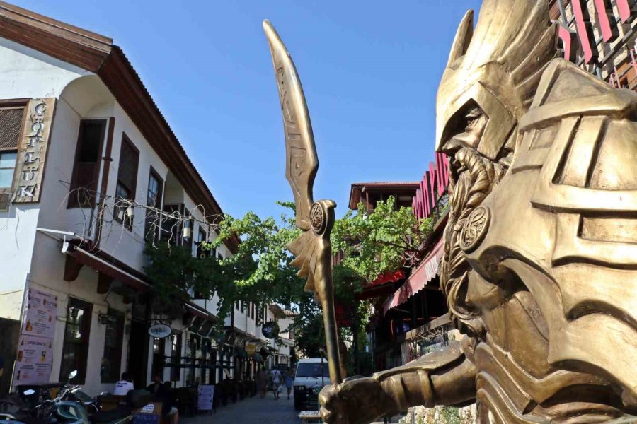 Nüfusu Gündüz 82, Gece 10 Bin