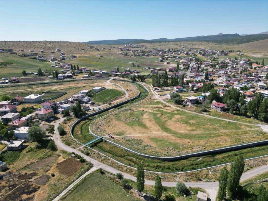 Melendiz Çayı’na Karışan Kanalizasyon Suyu Tehlike Saçıyor