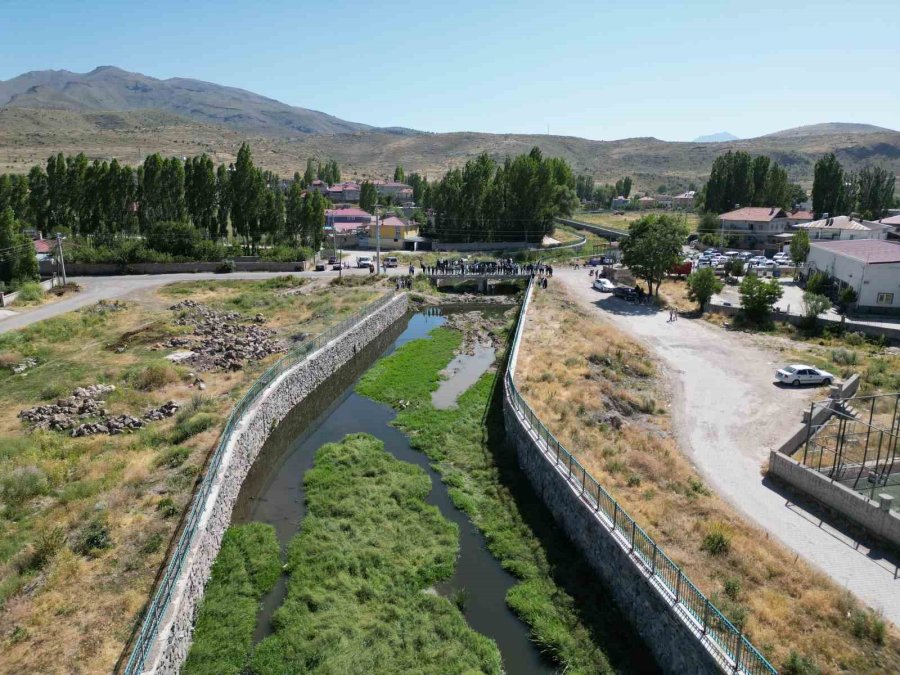 Melendiz Çayı’na Karışan Kanalizasyon Suyu Tehlike Saçıyor
