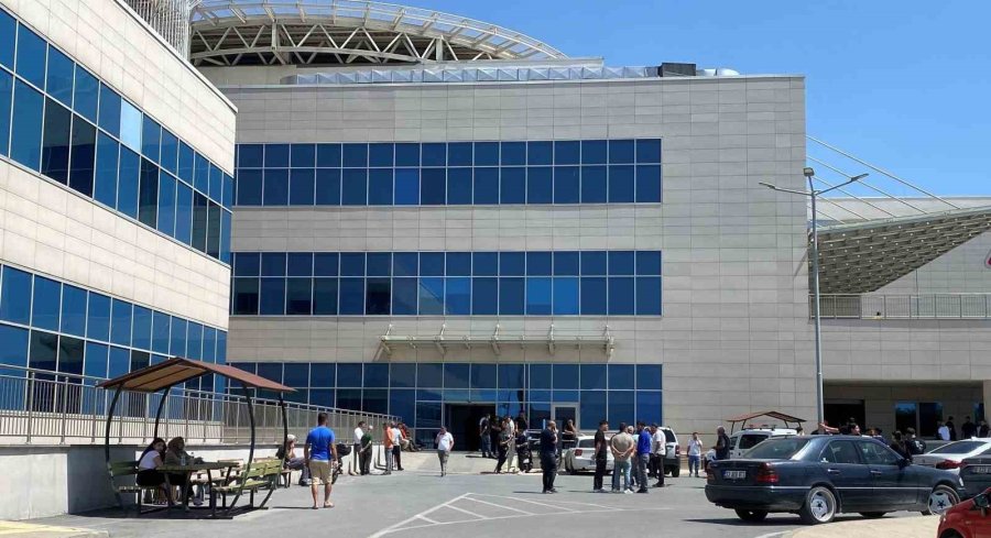 Mersin’de 3 Genç, Oto Yıkama Dükkanında Ölü Bulundu