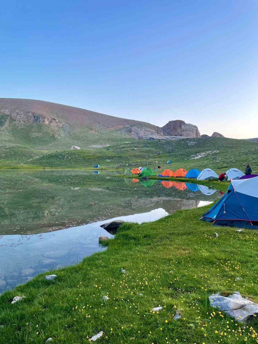 Sporcular Bolkarların Zirvesinde Doğayla Buluştu