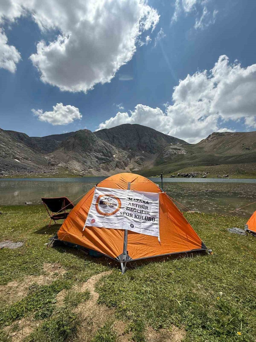 Sporcular Bolkarların Zirvesinde Doğayla Buluştu