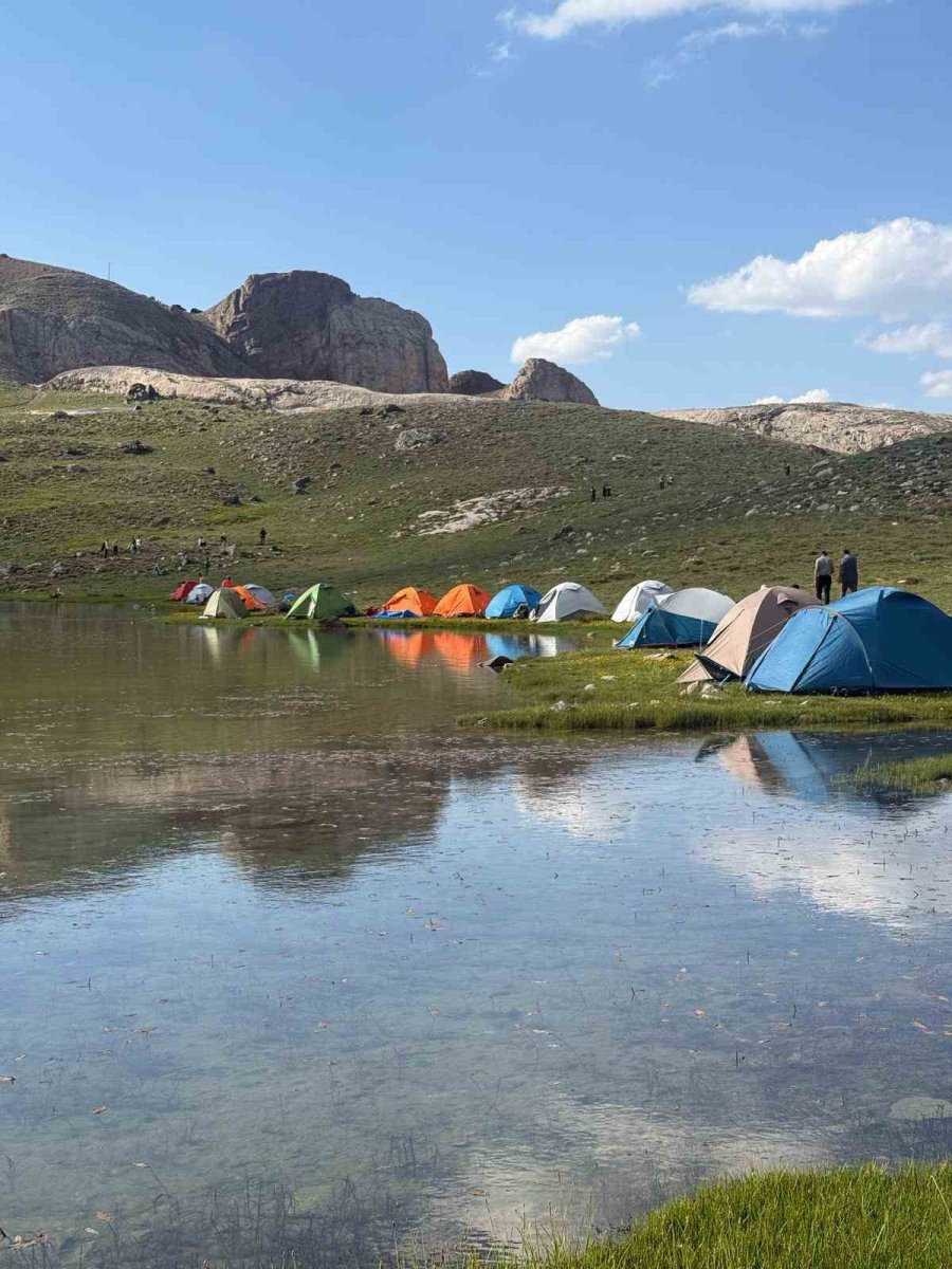 Sporcular Bolkarların Zirvesinde Doğayla Buluştu