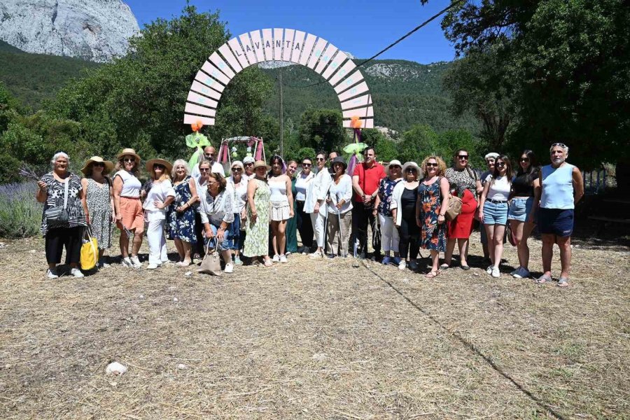 Kemer’de "mor Turizm" Başladı