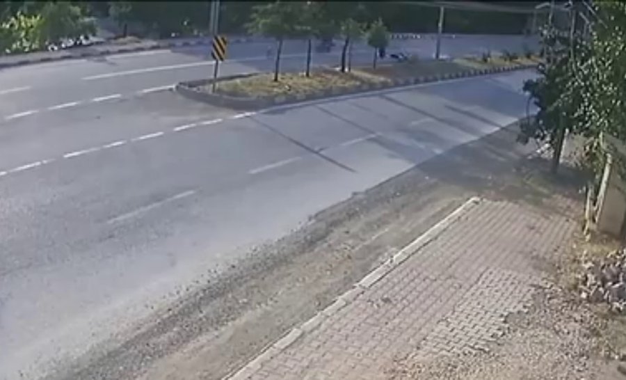 Devrilen Motosikletten Düşerek Metrelerce Sürüklendi