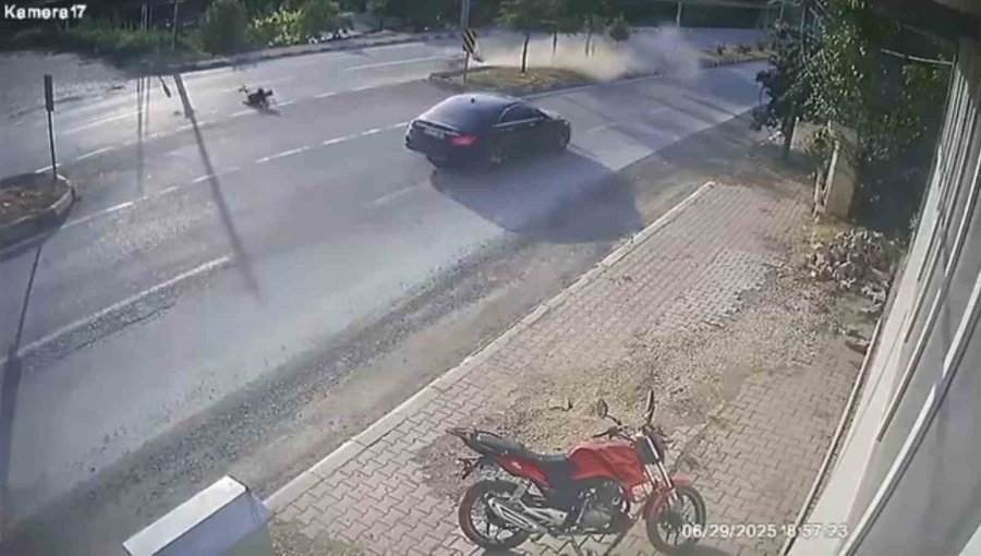 Devrilen Motosikletten Düşerek Metrelerce Sürüklendi