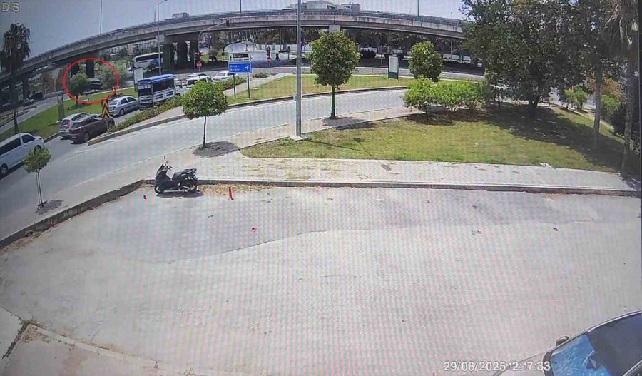 Hurdaya Dönen Lüks Araçlardan Burunları Bile Kanamadan Çıktılar