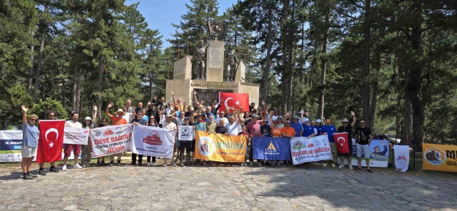 Merdak’ın 19. Ulusal Dağcılık Festivali’nde Medetsiz Zirvesine Anma Tırmanışı Yapıldı
