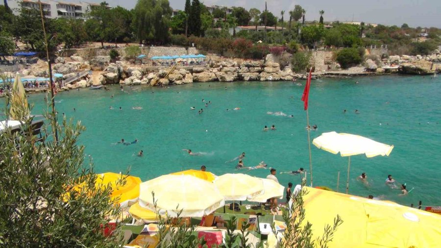 Tatlı Ve Tuzlu Suyun Birleştiği Doğal Havuz ’yapraklı Koy’