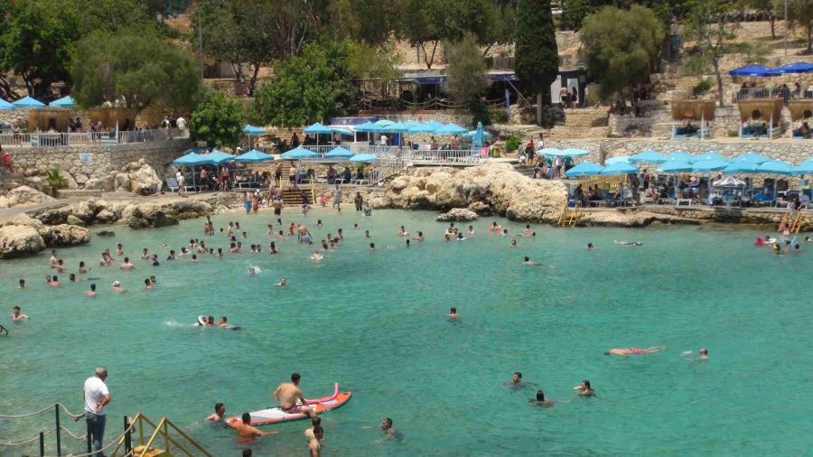 Tatlı Ve Tuzlu Suyun Birleştiği Doğal Havuz ’yapraklı Koy’