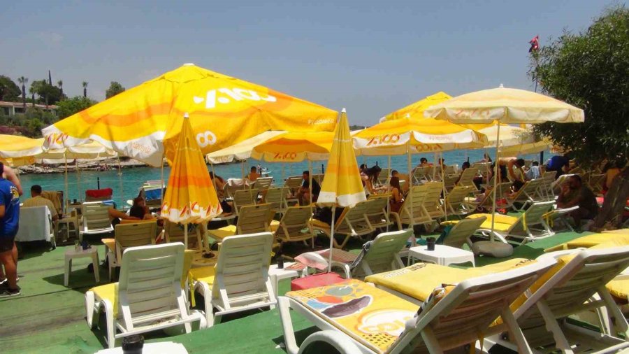 Tatlı Ve Tuzlu Suyun Birleştiği Doğal Havuz ’yapraklı Koy’