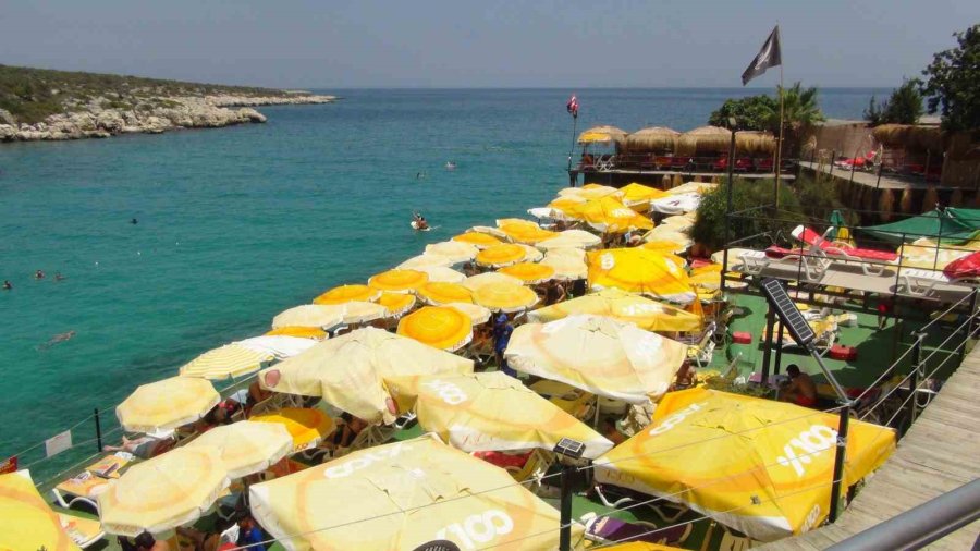 Tatlı Ve Tuzlu Suyun Birleştiği Doğal Havuz ’yapraklı Koy’