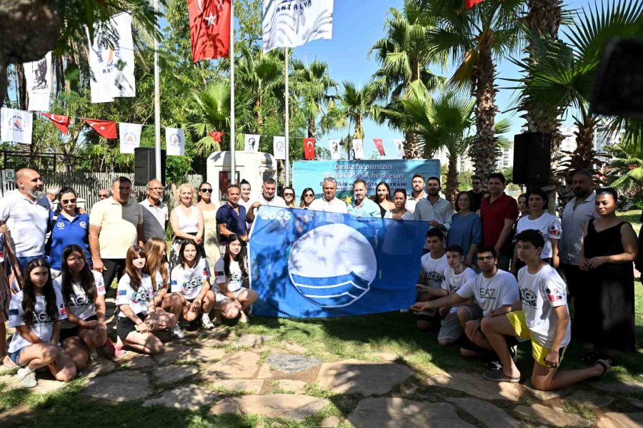 Muratpaşa’nın Mavi Bayrakları Plajlara Çekildi