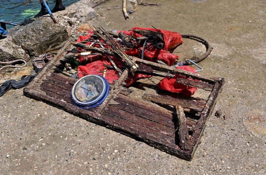 Muratpaşa’nın Mavi Bayrakları Plajlara Çekildi