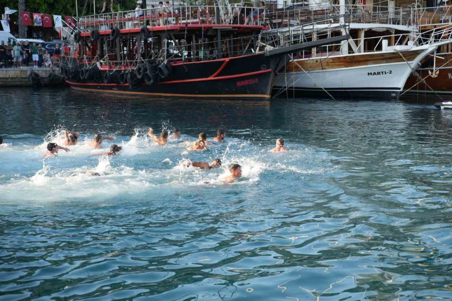 Kabotaj Coşkusu Antalya’da Denizle Buluştu, Geleneksel Bayrak Yarışı Nefes Kesti