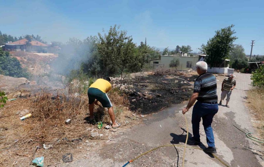 Farklı Noktalarda Çıkan Otluk Ve Ağaçlık Yangını Evlere Birkaç Metre Kala Söndürüldü