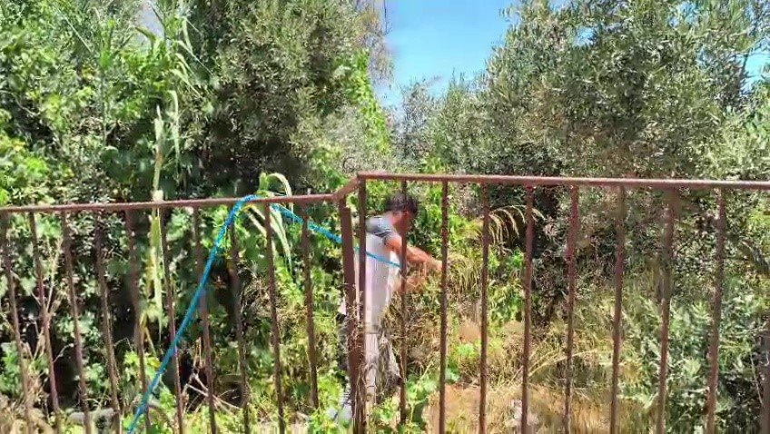 Farklı Noktalarda Çıkan Otluk Ve Ağaçlık Yangını Evlere Birkaç Metre Kala Söndürüldü