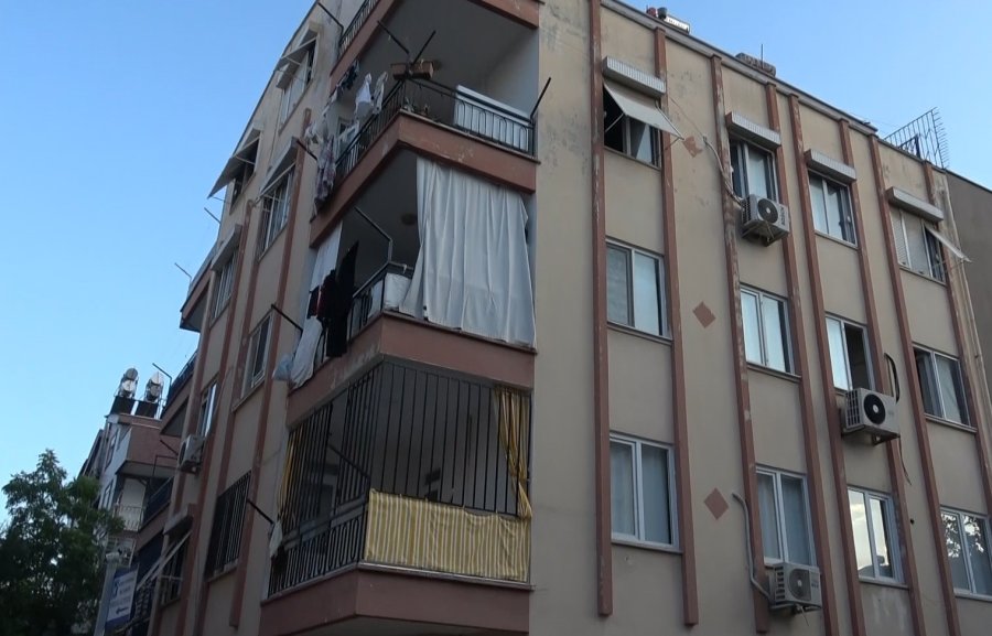 Madde Bağımlısı Genç Evi Yaktı, Anne İle Baba Yaşananlara İsyan Etti