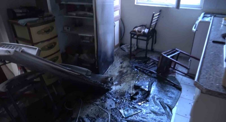 Madde Bağımlısı Genç Evi Yaktı, Anne İle Baba Yaşananlara İsyan Etti